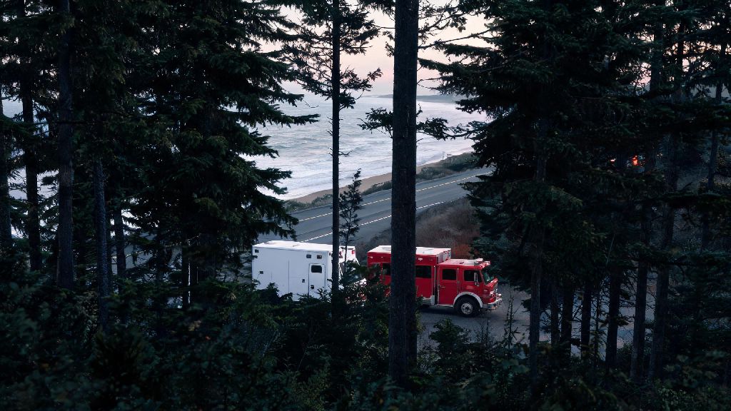 How to React to an Ambulance and Fire Truck No Lights No Siren: 5 Tips